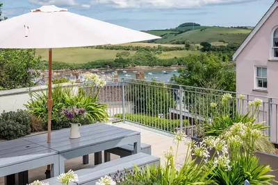 Image de Lealholme -  A bright and spacious Victorian house overlooking the Salcombe harbour