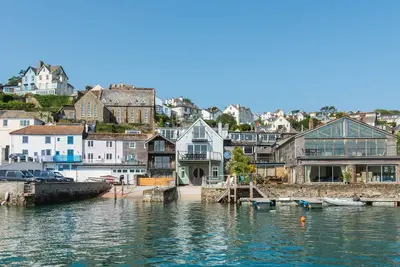 Image de Cook's Boathouse -  an enchanting destination for holidays beside the sea