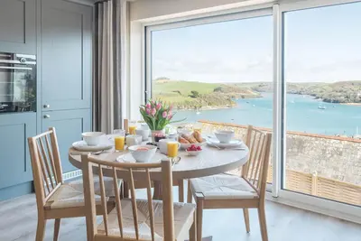 Image de Lakeside -  idyllic coastal home with beautiful views