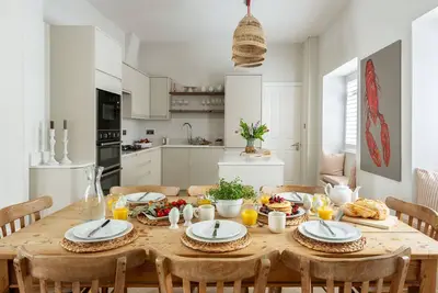 Image de Ferry Watch -  an incredible waterfront retreat