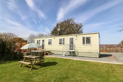 Image de Cwrt Y Ceffyl, pet friendly, with a garden in Dinas