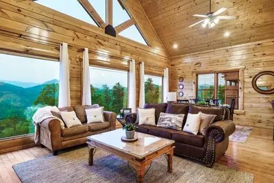 Image de Mega Views! 6 Miles to Gsmnp! Hot Tub, Pool Table, Arcade, Foosball, 2Kg, 2qn