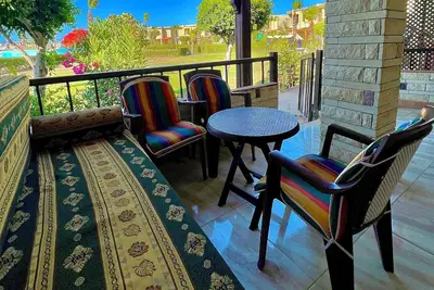 Image de 50% Off. Ground floor with pool view. Book now>