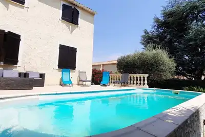 Belle Maison (4ch et 2 SdB) avec piscine privée, proche commerces proximités