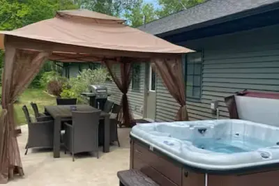 Image de Northwoods Oasis close to Duluth - Bouldberbelle Retreat