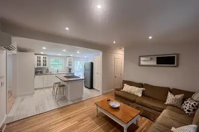 Image de Newly Renovated 3 Bedroom, 1. 5 Bath Rental in Hyannis, 1. 5 miles to beach