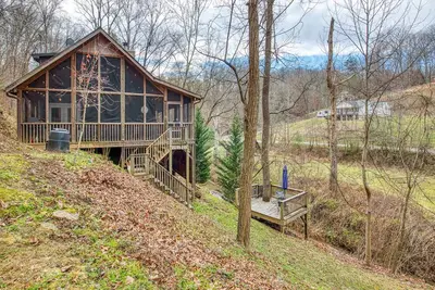 Image de Cozy Creekside Cabin Retreat in Clyde, Nc