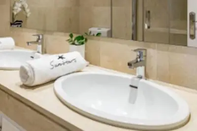 Image de Captivating Coastal Townhouse in Aloha Pueblo with amazing Mountain Views