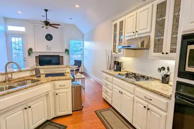 Image de Cozy Minimalist House in the heart of Valley Ranch Irving! \n