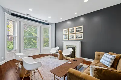 Image de Lincoln Park/depaul 8 Bed 1 Parking Spot by AllSet Turnover