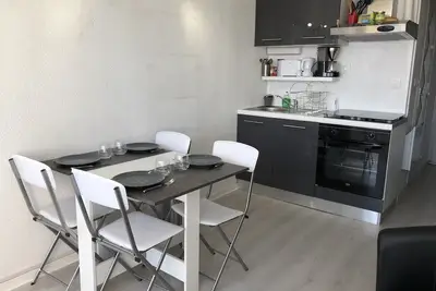 Image de Studio tout équipé centre port avec place de parking privative