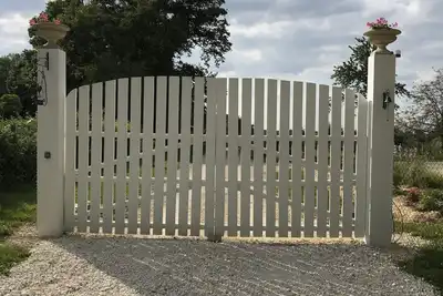 Image de Une longere de la puisaye en fond d’impasse avec parc apaisant