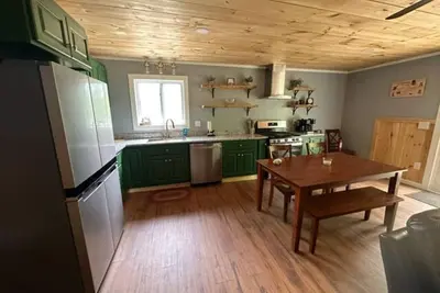 Image de Rail Trail Retreat! Recently remodeled cozy home on Snowmobile/Atv Trail!