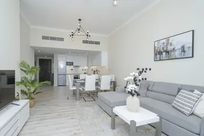 Image de Chic Marina View Living in a Two Bedroom