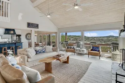 Image de Lake Home with Private Pool, Games, Views! 100 yds to Marina w boat launch!