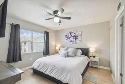 Image de The Orchid by Dny Prime  minutes to Busch Gardens and Usf