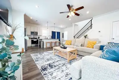 Dual Homes, 8 Beds: A Double Delight in Wilmington!