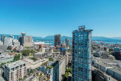 Image de Gorgeous Water View Unit in Downtown Vancouver