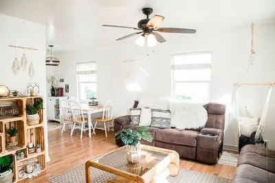 Image de Cozy 4br Home – Two Living Spaces & Great Access