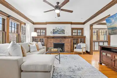 Image de Modern Craftsman - East Harriet - 3 min to Lakes