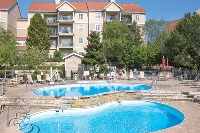 Image de 1 Bedroom Suite at Branson At The Meadows Resort! !