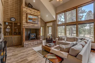 Image de Hygge Mountain Retreat - Hot tub - Patio - Fire pit - Wifi - 2 Kitchens - Family Retreat