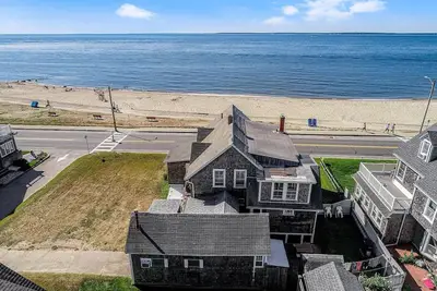 Image de Falmouth Heights Beach Front House