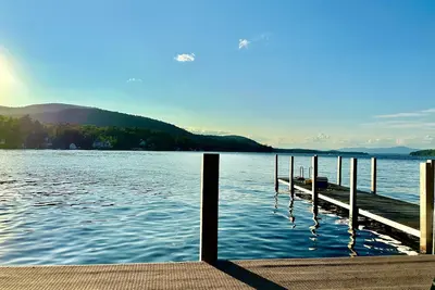 Image de Windswept Cottage: A Lake Winnipesaukee Waterfront