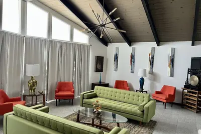 Image de Four king size bedrooms with 5 bathrooms and a pool with a view of Mt. Shasta