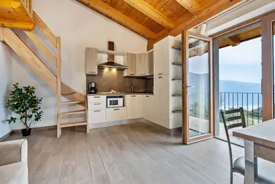 Image de Appartement \"Agriturismo Bocca Nevese Betulla\" avec vue sur le lac, jardin et Wi-Fi