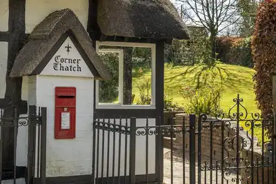 Image de Corner Thatch -  a charming cottage that sleeps 4 guests in 2 bedrooms