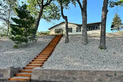 Image de Experience Luxury, leisure, and lakefront living for the whole family.