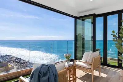 Image de Pet Friendly Upper Level Oceanfront Condo with a Spa P835-5