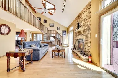 Image de Private Poconos Cabin Retreat Near Bushkill Falls!