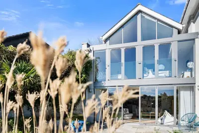 Image de The Looking Glass -  a stunning coastal home with breathtaking views