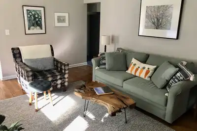 Image de Family friendly house with two complete units, private deck and yard.