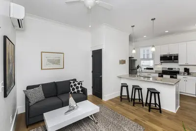 Image de Modern Amenities in Historic Charleston's Harleston Village