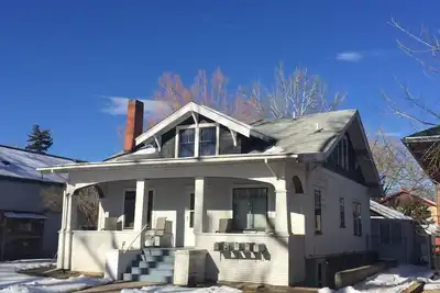 Image de Nice large home to enjoy close to University and center of town