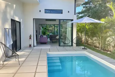 Image de Super Central House - Short Walk to Playa Samara & Downtown!