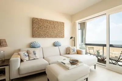 Image de Pacific with parking and sea view by Interhome