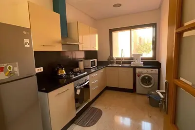 Image de Large 2 bedroom a minute from train station Guilez
