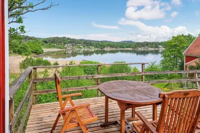 Image de Superbe maison à Lysekil avec sauna