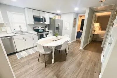 Image de 2 Bedroom Cottage10 min from Downtown! Pet & Family Amenities Available