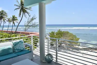 Image de Breakers View Beach house perfect place to relax, unwind, sun, swim, snorkel\n\t\n\n