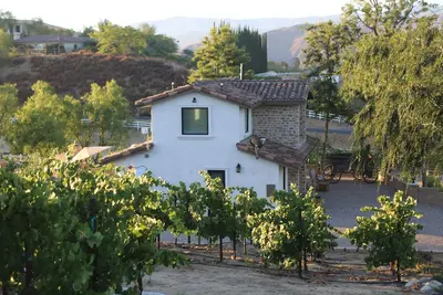 Image de Quain 2+ Bedroom Wine Country Casita w/ Amenities