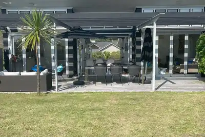 Image de Just One Minute To Medlands Beach