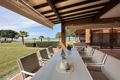 Image de Détendez-vous dans cette propriété Sithonia avec de superbes vues sur l'océan