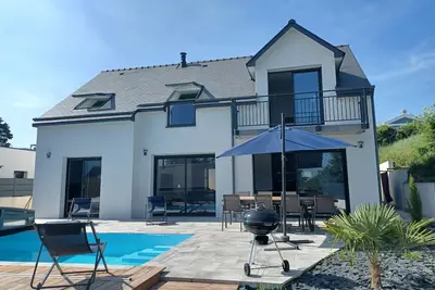 villa 4 chambres, 10 couchages, Piscine privée chauffée plage à 4 min de marche