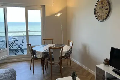 Image de Studio cabine avec parking près de la plage