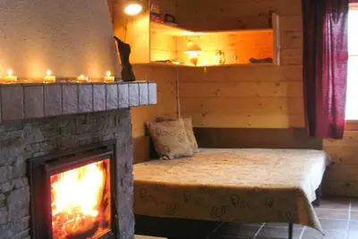 Image de Wooden log cabin in traditional style